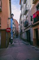 calles en el histórico antiguo pueblo de zaragoza, España foto