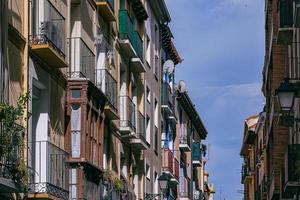 calles en el histórico antiguo pueblo de zaragoza, España foto