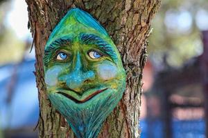 todavía vida madera Arte en un árbol foto