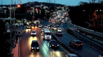 hora lapso tráfico en ciudad la carretera a noche video