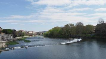 Rio Po em Turin video