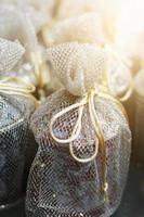 Boda favor.oro arco Corbata en cerámico taza es regalo en tailandés Boda ceremonia foto