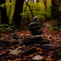 piedras apilado en el bosque. apilar de piedras formando apachetas con bosque en el antecedentes. espacio para texto. generativo ai. foto