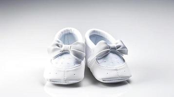un par de blanco bebé niña Zapatos aislado en blanco antecedentes. foto