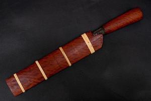 cuchillo de nativo Tailandia cuchillo con madera vaina es hecho a mano en Tailandia foto