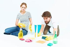 familia Lavado pisos limpieza suministros limpieza juntos deberes foto