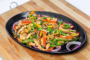 Chicken mushroom and capsicum stir fry recipe served on a sizzling plate. Chicken Fajita Recipe, Asian recipes. photo