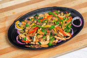 Chicken mushroom and capsicum stir fry recipe served on a sizzling plate. Chicken Fajita Recipe, Asian recipes. photo