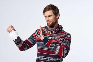 emocional hombre suéter salud problemas pañuelo gripe infección aislado antecedentes foto