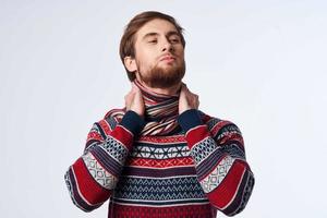 frío hombre con un pañuelo salud problema gripe síntomas estudio foto