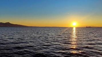 magique océan île le coucher du soleil paysage marin video