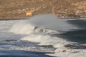 enormes olas del mar foto