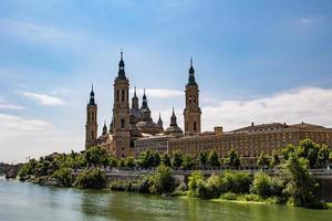 hermosa paisaje nuestra señora del pilar catedral basílica ver desde el ebro río yo foto