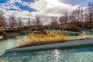 urbano paisaje de zaragoza en España con moderno arquitectura desde expo 2008 foto