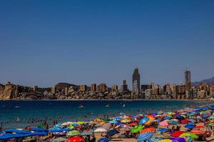 panorama ver en un soleado día en el ciudad de benidorm España foto