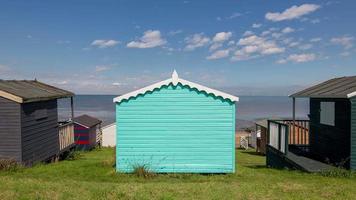 de praia cabanas de a mar dentro Inglaterra video