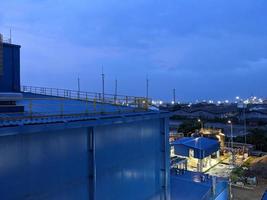 paisaje escena de poder planta proyecto para generar electricidad a ciudad. el foto es adecuado a utilizar para industrial fondo, poder planta póster, ambiente contenido medios de comunicación.