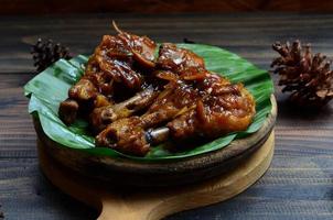 delicioso pollo soja salsa. malasio personas llamado ayam Masak kicap, indonesio personas llamado ayam kecap selectivo enfocar. foto