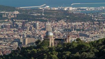 lasso di tempo di il Barcellona città orizzonte a partire dal un' alto vantaggio punto video