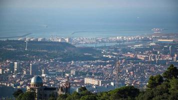 timelapse van de Barcelona stad horizon van een hoog voordeel punt video