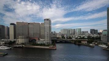 Timelapse av de tokyo horisont och vatten främre video