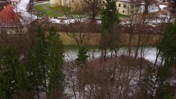 Aussicht von das Höhe von das Schloss im jetzt wisnicz im Winter, Polen video