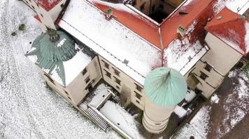 vue de le la taille de le Château dans maintenant Wisnicz dans hiver, Pologne video