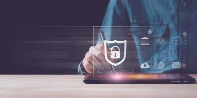 empresario demostración datos acceso proteccion con llave icono ,seguridad tecnología ,acceso a el en línea base de datos ,datos proteccion y intimidad con cifrado ,conectando software con autenticación foto