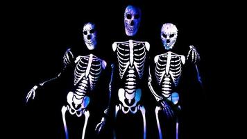 drie funky disco halloween tekens dans samen in skelet kostuums video
