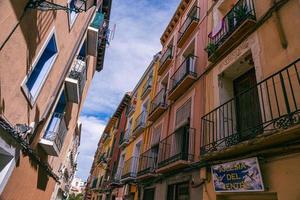 calles en el histórico antiguo pueblo de zaragoza, España foto