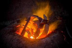 caliente chatarra acero derritiendo horno Bangladesh foto