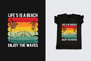 Clásico retro puesta de sol verano playa camiseta diseño para verano vibraciones solo, California playa disfrutar verano con palma arboles silla de cubierta paraguas camiseta gráficos bandera, póster, volantes vector ilustración