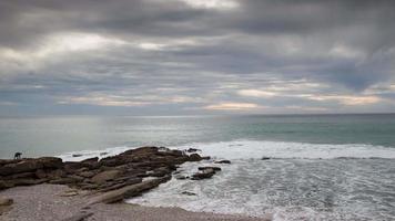 espaço de tempo do taghazout em a atlântico costa do Marrocos video