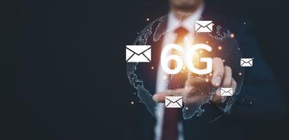 negocio toque tecnología 6g de móvil telecomunicación red en Europa para alto velocidad inalámbrico datos conexión a Internet desde teléfonos inteligentes, concepto futuro tecnología 6g red inalámbrico sistemas foto