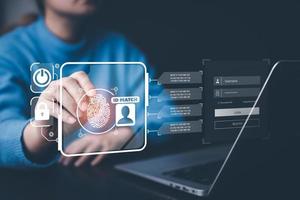 mano toque huella dactilar con virtual global con ciber seguridad, acceso, usuario, identificación información ciber seguridad y cifrado, seguro acceso a los usuarios personal información, seguro Internet foto