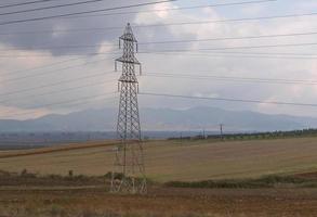paisaje con electricidad pilón en Grecia foto
