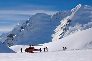 buscar y rescate operación en montañas. médico rescate helicóptero aterrizaje en Nevado montañas. creado con generativo ai foto