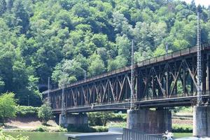 doppelstockbrucke, un dos piso puente a través de el mosel foto