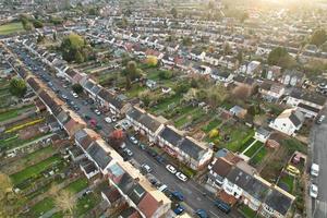 aéreo ver de lutón residencial distrito de Santo agustín Cra lutón Inglaterra Inglaterra genial Bretaña. el imagen estaba capturado en 06-abril-2023 con drones cámara durante puesta de sol foto