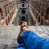 agrasen ki baoli - paso bien situado en medio de connaught colocado nueva delhi india, antigua construcción de arqueología antigua foto