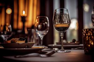 generativo ai ilustración de un restaurante mesa con un vaso de blanco vino, suave dorado luz, costoso restaurante con hermosa luces en el antecedentes foto