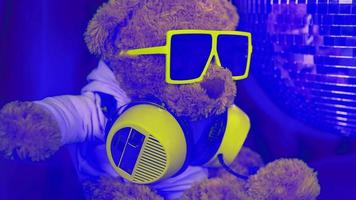 Teddy Bär im ein Disko Rahmen video