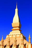 hermosa genial dorado pagoda a wat Pha ese luang templo a Vientián provincia, Laos foto