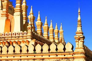 hermosa genial dorado pagoda a wat Pha ese luang templo a Vientián provincia, Laos foto