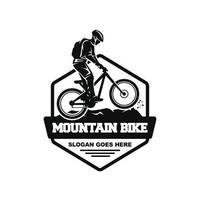 vector de diseño de logotipo de bicicleta de montaña