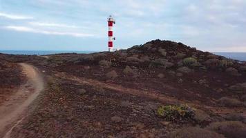 se från de höjd av de fyr faro de rasca på de teneriffa, kanariefågel öar, Spanien. vild kust av de atlanten video