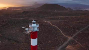 ver desde el altura de el faro faraón Delaware rasca en el tenerife, canario islas, España. salvaje costa de el atlántico video