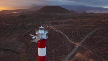 se från de höjd av de fyr faro de rasca på de teneriffa, kanariefågel öar, Spanien. vild kust av de atlanten video