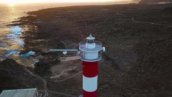 se från de höjd av de fyr faro de rasca på de teneriffa, kanariefågel öar, Spanien. vild kust av de atlanten video