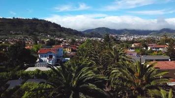 Visão a partir de a altura em catedral e paisagem urbana san cristobal de la lagoa, tenerife, canário ilhas, Espanha video